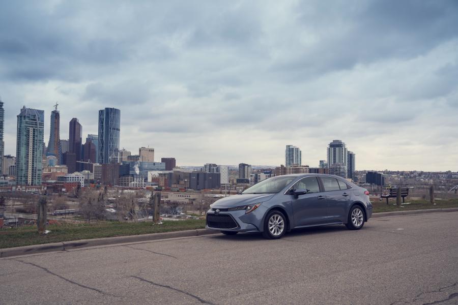  Toyota Corolla XLE Sedan 2019 года  (NA) (фото 15 из 40)